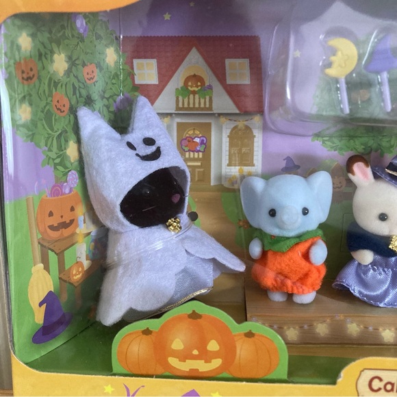 Calico Critters Trick or Treat Parade - Picture 2 of 7